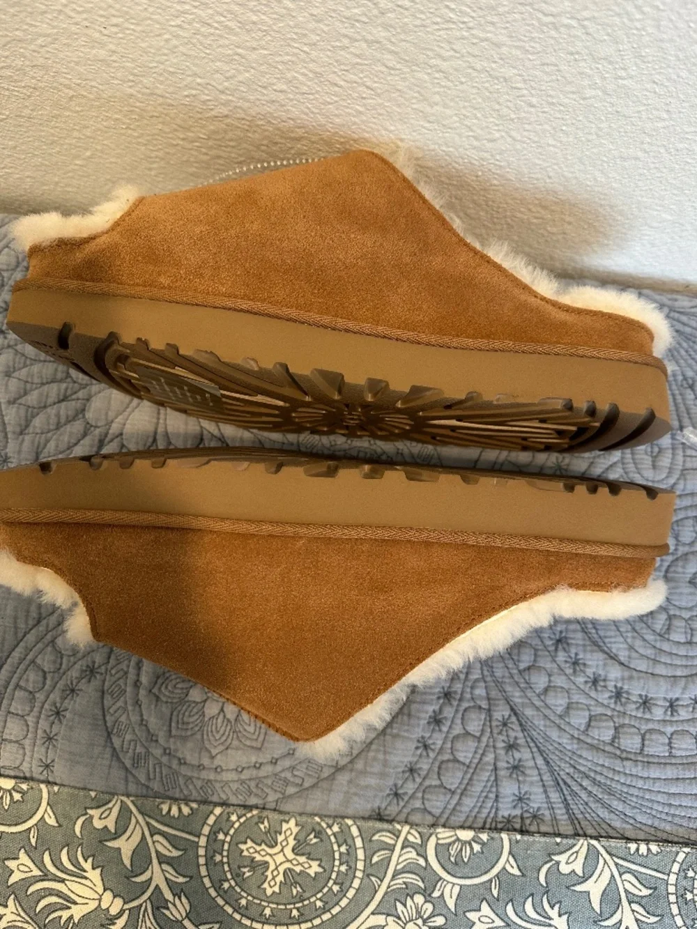 UGG GREENPORT SLIDE. NWOT. 10